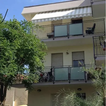 Con Balcone A 100m Dal Mare *